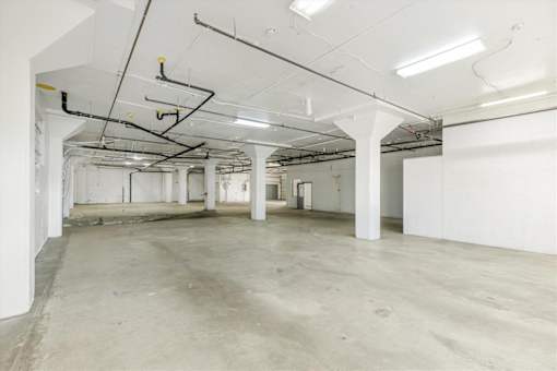Oak Street Building industrial space