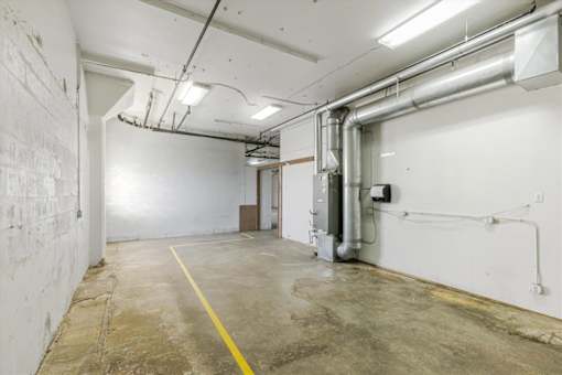 Oak Street Building industrial space