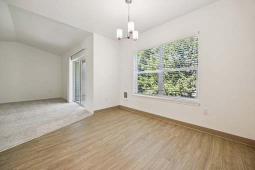 A room with a window and a carpet on the floor.
