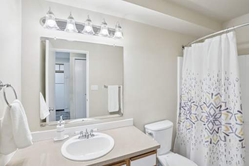 Stratford Apartments Bathroom