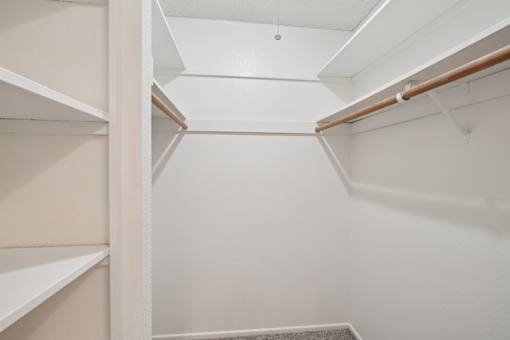 Georgetown Manor Apartments Walk-in-closet