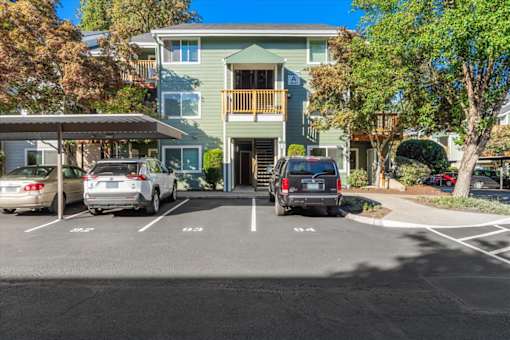 Cascade Woods parking lot and exterior