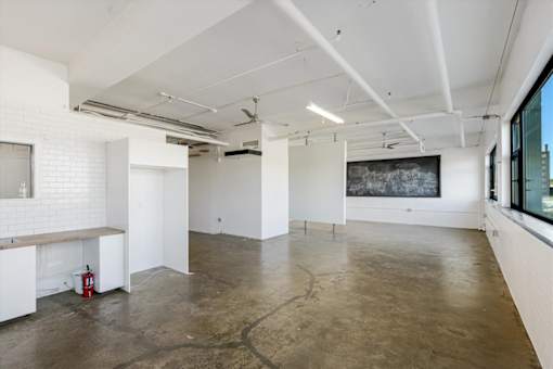 Oak Street Building office space