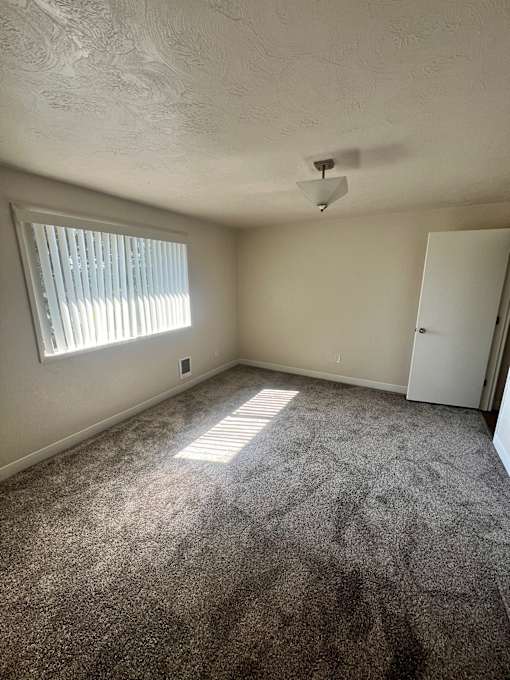 Laurel Park Apartments Bedroom