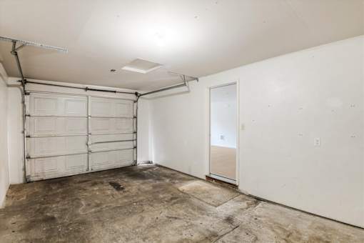 Lincoln Townhomes Garage