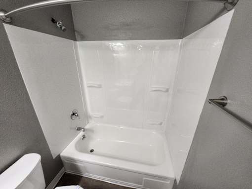 Riverbend Terrace Apartments Bathroom