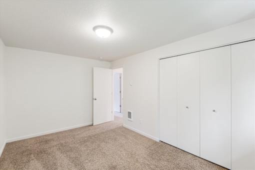 Lincoln Townhomes Bedroom