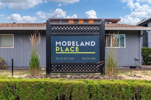 Moreland Place Sign