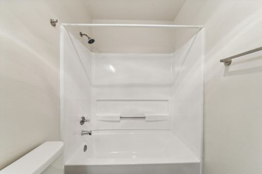 Tuxedo Park Apartments Bathroom