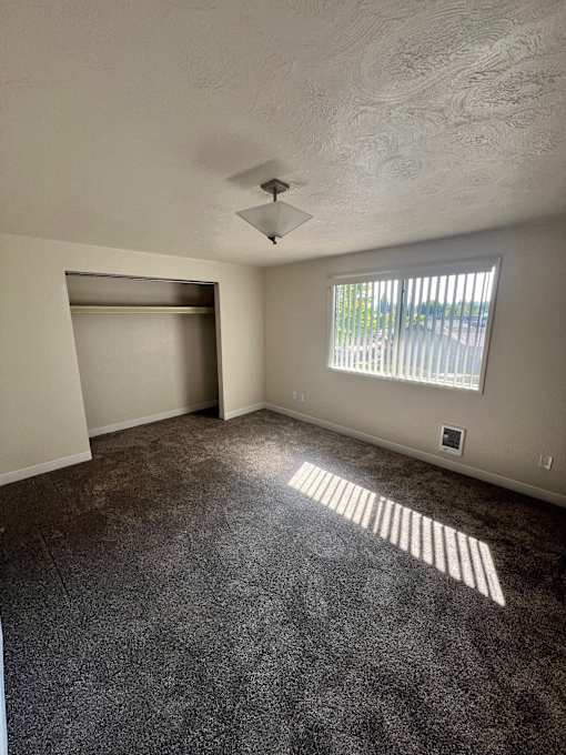 Laurel Park Apartments Bedroom