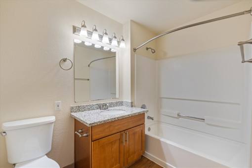 Cascade Woods bathroom with full sized tub