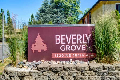 a sign that says beverly grove