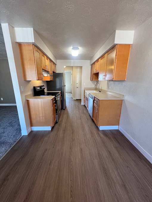 Laurel Park Apartments Kitchen & Dining Area