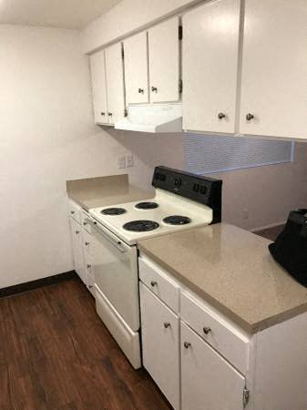 Browning Avenue Apartments Kitchen