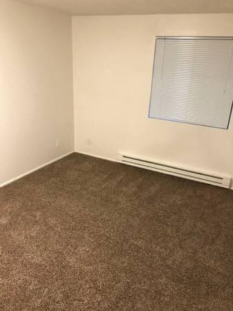 Browning Avenue Apartments Bedroom