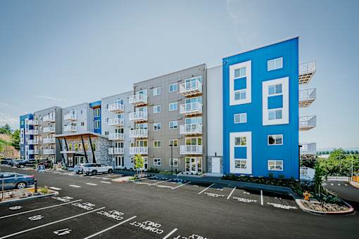 Grand Vista Apartments Exterior Building and Parking Lot