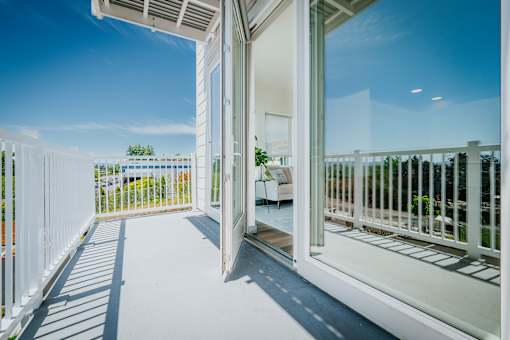 Grand Vista Apartments Balcony