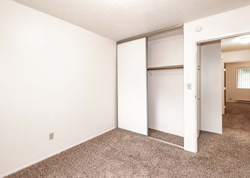 Churchhill Gardens Apartments Bedroom