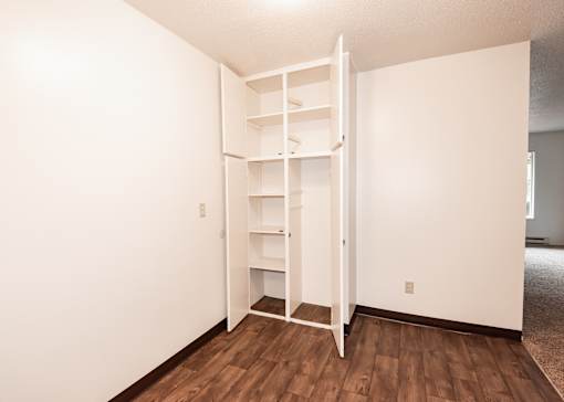 Churchhill Gardens Apartments Bedroom