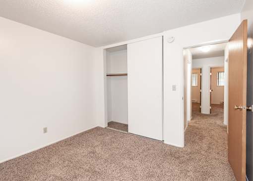 Churchhill Gardens Apartments Bedroom