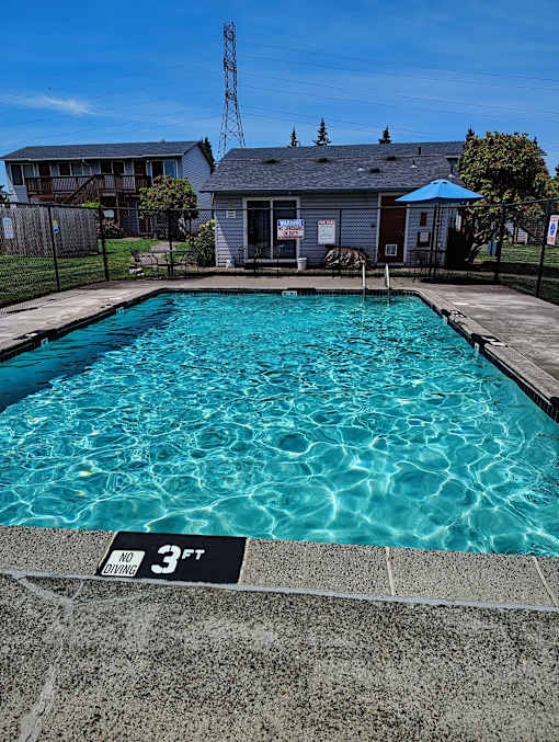 Cinnamon Square Pool