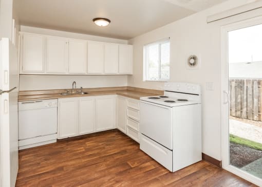 Cinnamon Square Apartments Kitchen