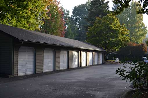 London Pointe Apartments Garages- Tualatin, Oregon