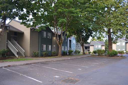 London Pointe Apartments Parking Lot- Tualatin, Oregon