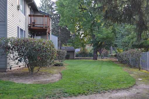 London Pointe Apartments Outdoor Area- Tualatin, Oregon