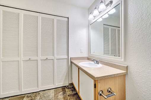 Hampton Ridge Bathroom Vanity