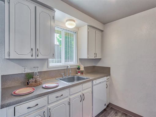 Beverly Gardens Apartments Kitchen
