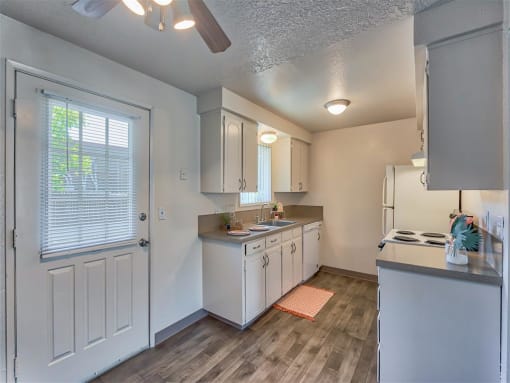 Beverly Gardens Apartments Kitchen