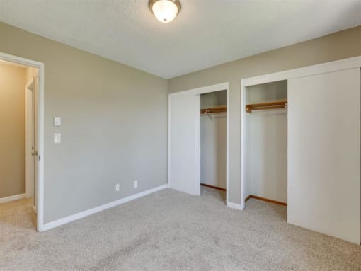 Monroe Manor Apartments bedroom