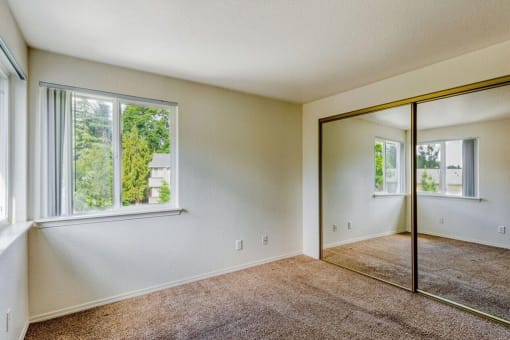 Willamette Falls Court Apartments Bedroom