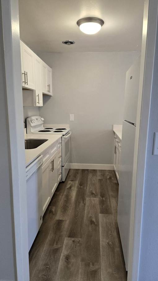 Camille Court Apartments Kitchen