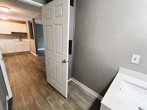 Riverbend Terrace Apartments Bathroom