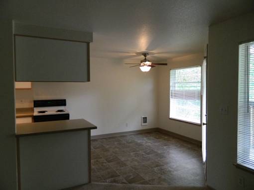 Springwater Trail Apartments Dinning Room