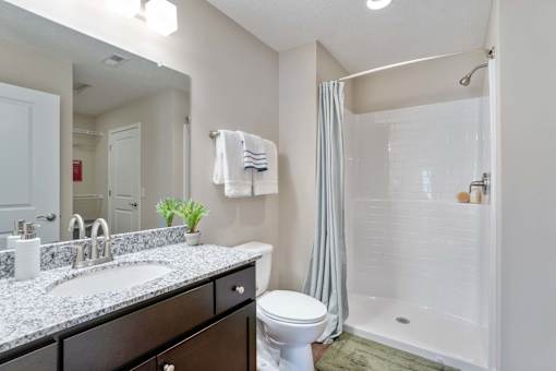 Omaha Wenninghoff Road Nebraska Apartment Rentals Redwood Living Redwood Omaha Wenninghoff Road Ensuite Bathroom