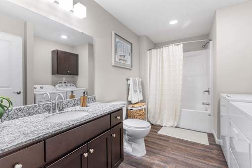 Omaha Wenninghoff Road Nebraska Apartment Rentals Redwood Living Redwood Omaha Wenninghoff Road Second Bathroom