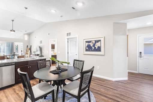Omaha Wenninghoff Road Nebraska Apartment Rentals Redwood Living Redwood Omaha Wenninghoff Road Private Entrance
