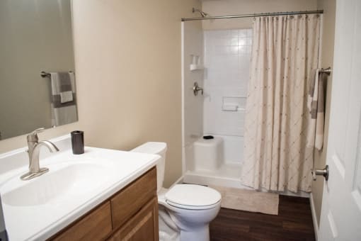 Akron OH apartment rentals Redwood Akron bathroom
