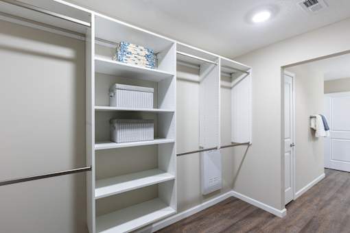 Amherst Ohio Apartment Rentals Redwood Living Redwood Amherst Dogwood Closet