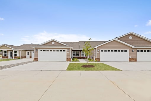 Redwood Bellevue South 25th Street exterior Bellevue Nebraska apartment rentals