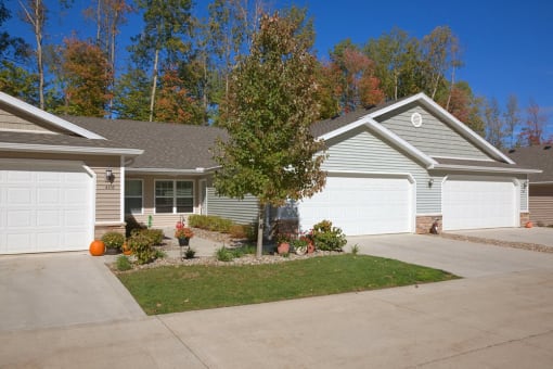 Brownstown MI Apartment Rentals Redwood Red Hawk Landing Exterior Front