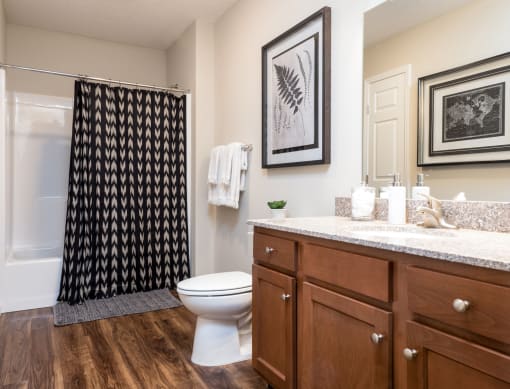 Dayton OH Apartment Rentals Redwood Centerville Bathroom