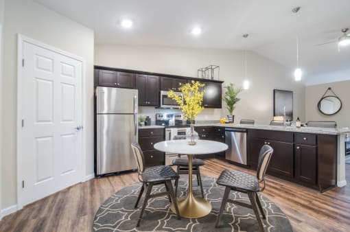 Chesterfield Michigan Apartment Rentals Redwood Living Redwood Chesterfield Forestwood Kitchen