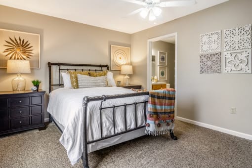 Elyria OH Apartment Rentals Redwood Elyria Main Bedroom