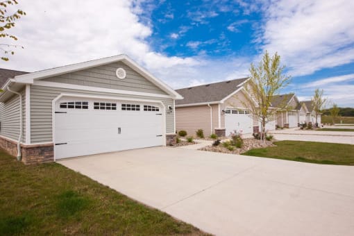 Fort Wayne IN Apartment Rentals Redwood Centennial Highlands Two Car Garage