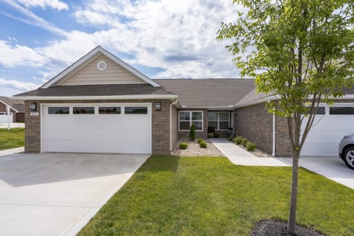 Greenwood Indiana Apartment Rentals Redwood Living Redwood Greenwood Exterior