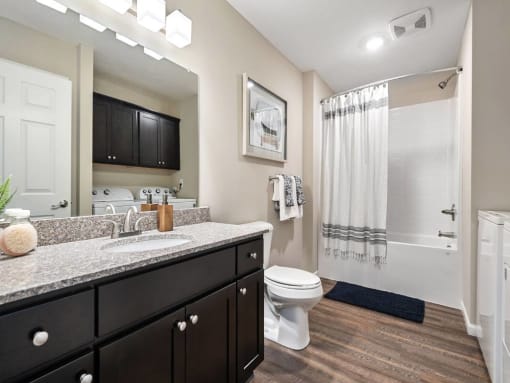 Groveport Ohio Apartment Rentals Redwood Living Redwood Groveport Bathroom